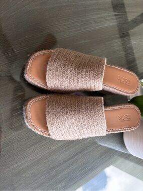 Nordstrom Rack designer Wedge Slide sandal in beige.